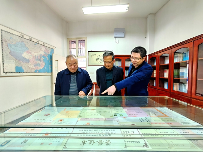 汕头大学文学院原院长於贤德...